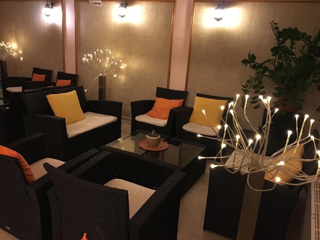 科拉罗酒店 弗雷杰内 外观 照片